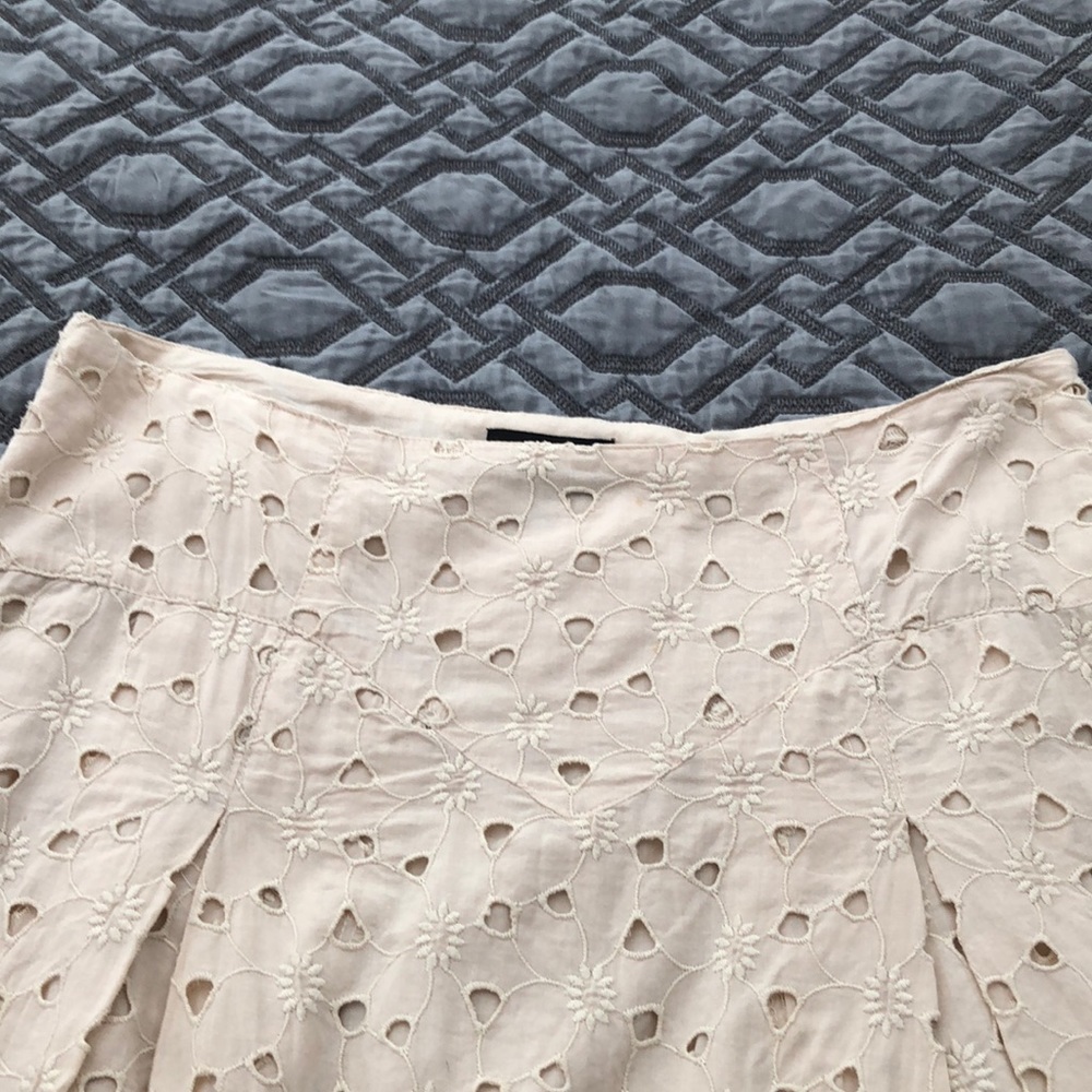 The limited  Beige eyelet skirt Sz 4 - Picture 3 of 6